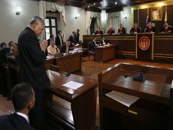 Samak Sundaravej u Ústavního soudu