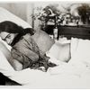 Nickolas Muray: Frida Kahlo ležící na břiše