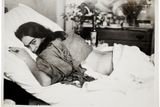 Nickolas Muray: Frida Kahlo ležící na břiše, 1946.