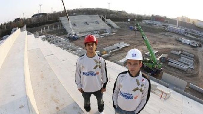 Gaucho (vlevo) si prozatím na novém stadionu nezahraje.