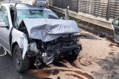 Při nehodě auta a kamionu u Slavkova zemřel jeden muž, tři se těžce zranili