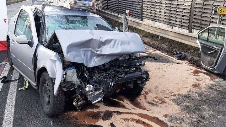 Nehoda osobního auta a kamionu zastavila provoz u Slavkova, jeden muž zemřel