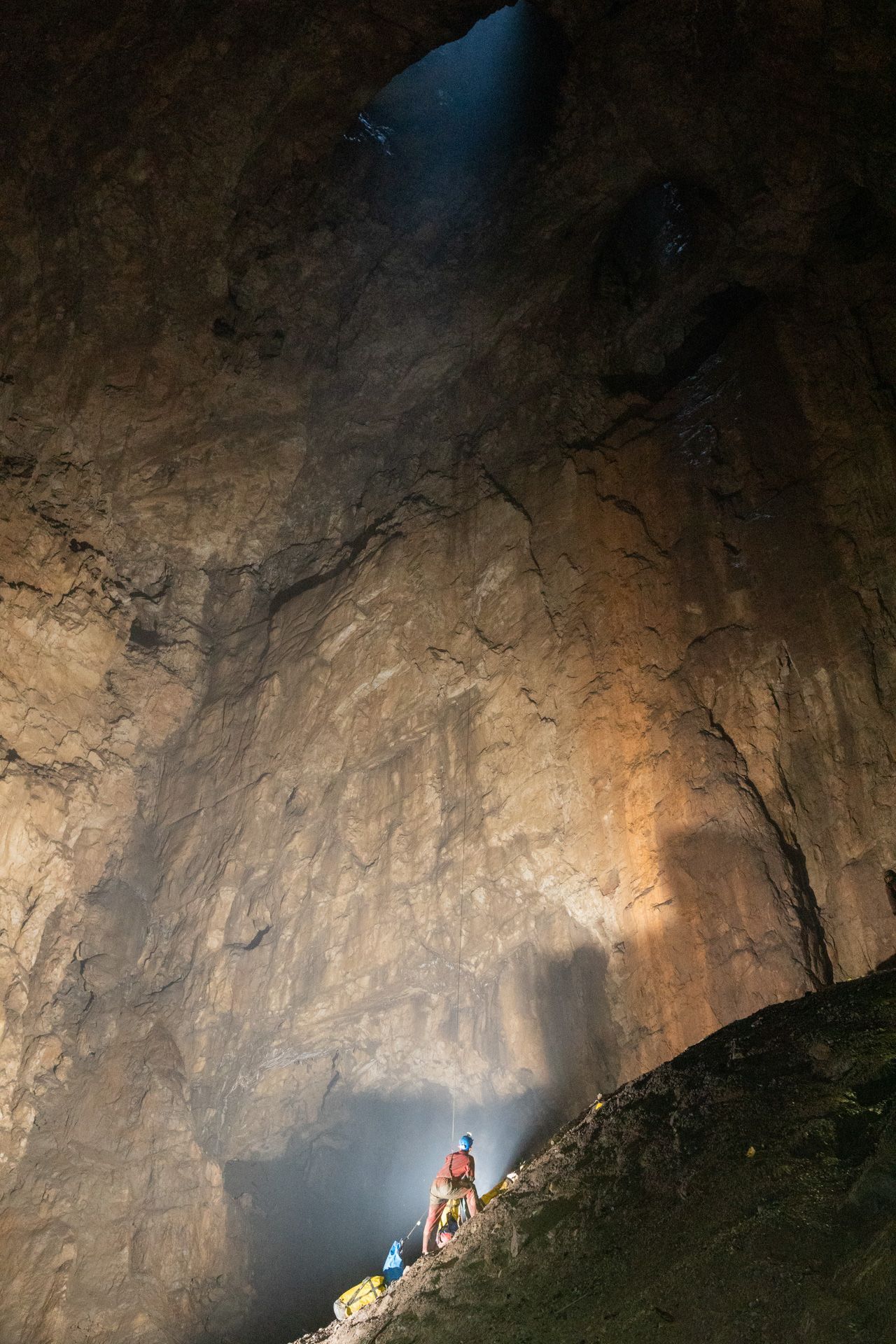 Petr Šimon Janíček: čeští speleologové zkoumají slovinskou jeskyni Kačna jama