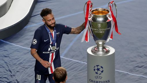 Zklamaný Neymar po finále LM Bayern Mnichov - Paris St. Germain