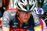 Vinen. Tak zní verdikt Americké protidopingové agentury i Mezinárodní cyklistické unie ohledně Lance Armstronga, někdejšího hrdiny cyklistiky, který byl v pondělí 22. října 2012 kvůli dopingu definitivně zbaven všech sedmi svých titulů z Tour de France. Zdaleka ale není jediným cyklistou, který si pomáhal nedovolenými prostředky, jak ukazuje tato retrospektivní fotogalerie.