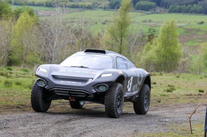 Princ William při testech elektrického SUV pro šampionát Extreme E