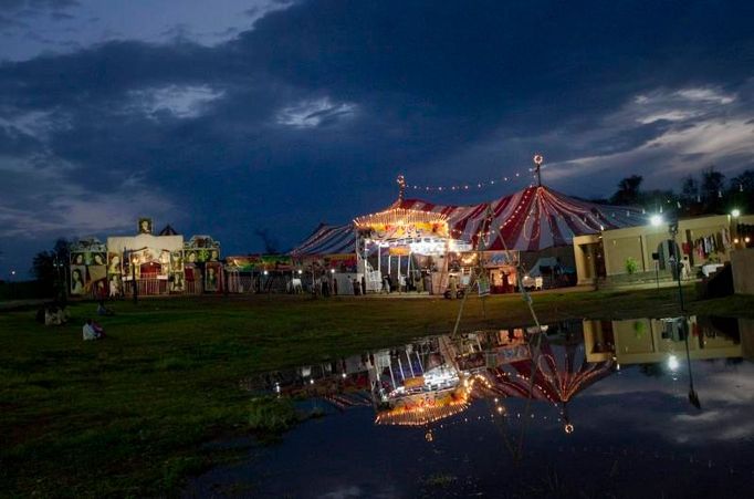 Letní festival v Islámábádu a cirkus Jan Baz.