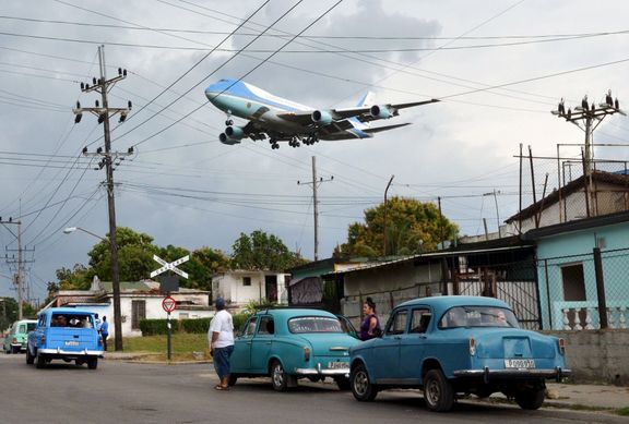Prezident Obama přilétá na Kubu