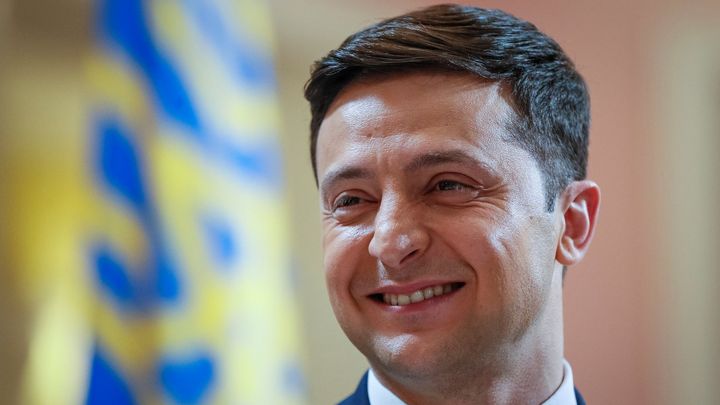 Prezidentem Ukrajiny bude Zelenskyj, nebo Porošenko, potvrdila volební komise