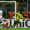 Fotbalista Borussie Dortmund Robert Lewandowski slaví gól v utkání proti Realu Madrid během základních skupin Ligy mistrů 2012/13.