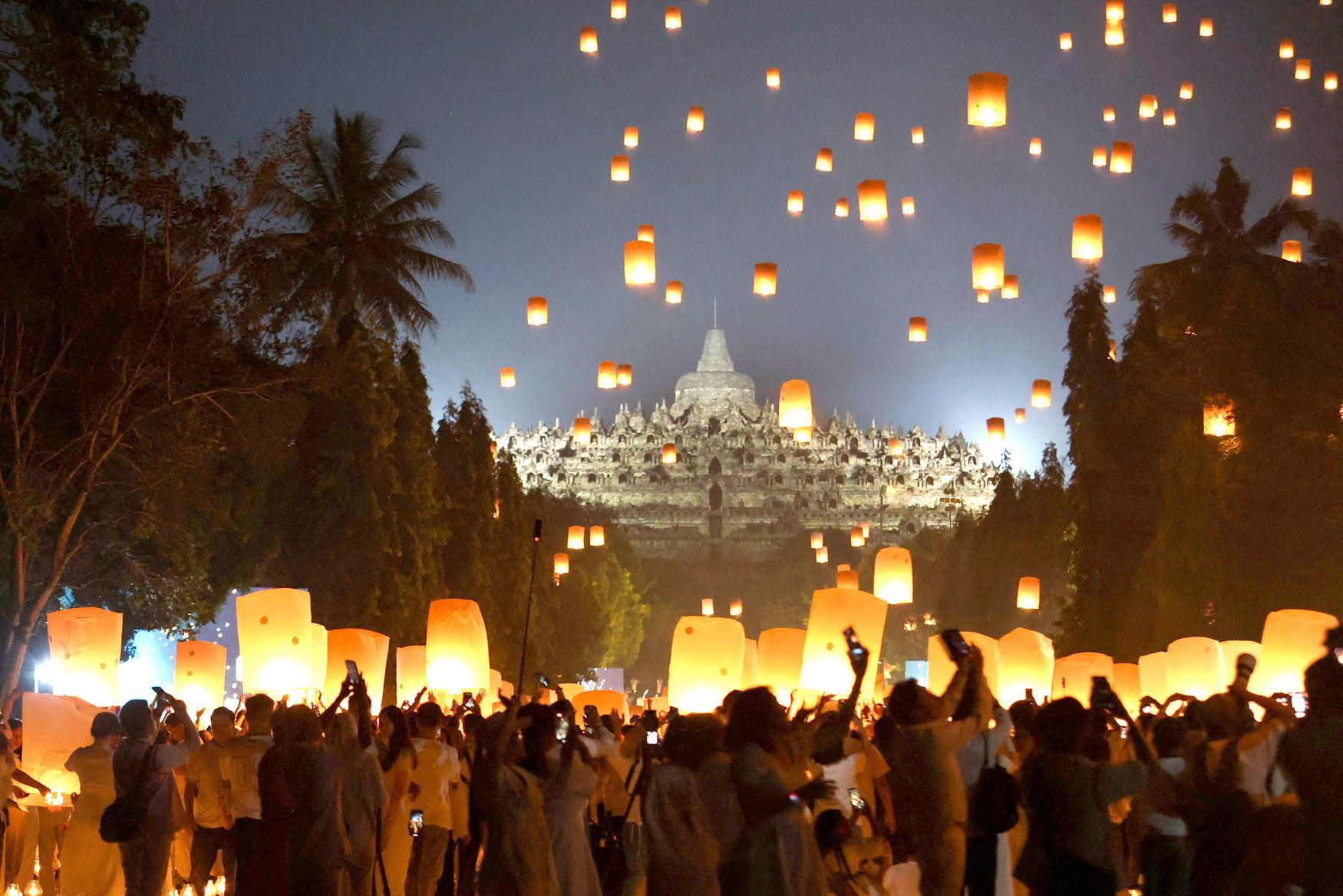 Vesak, Budha, slavnost