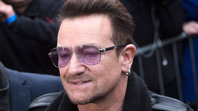 Zpěvák Bono Vox z kapely U2