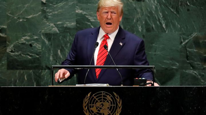 Další hon na čarodějnice, komentuje Trump povyk kolem telefonátu se Zelenským