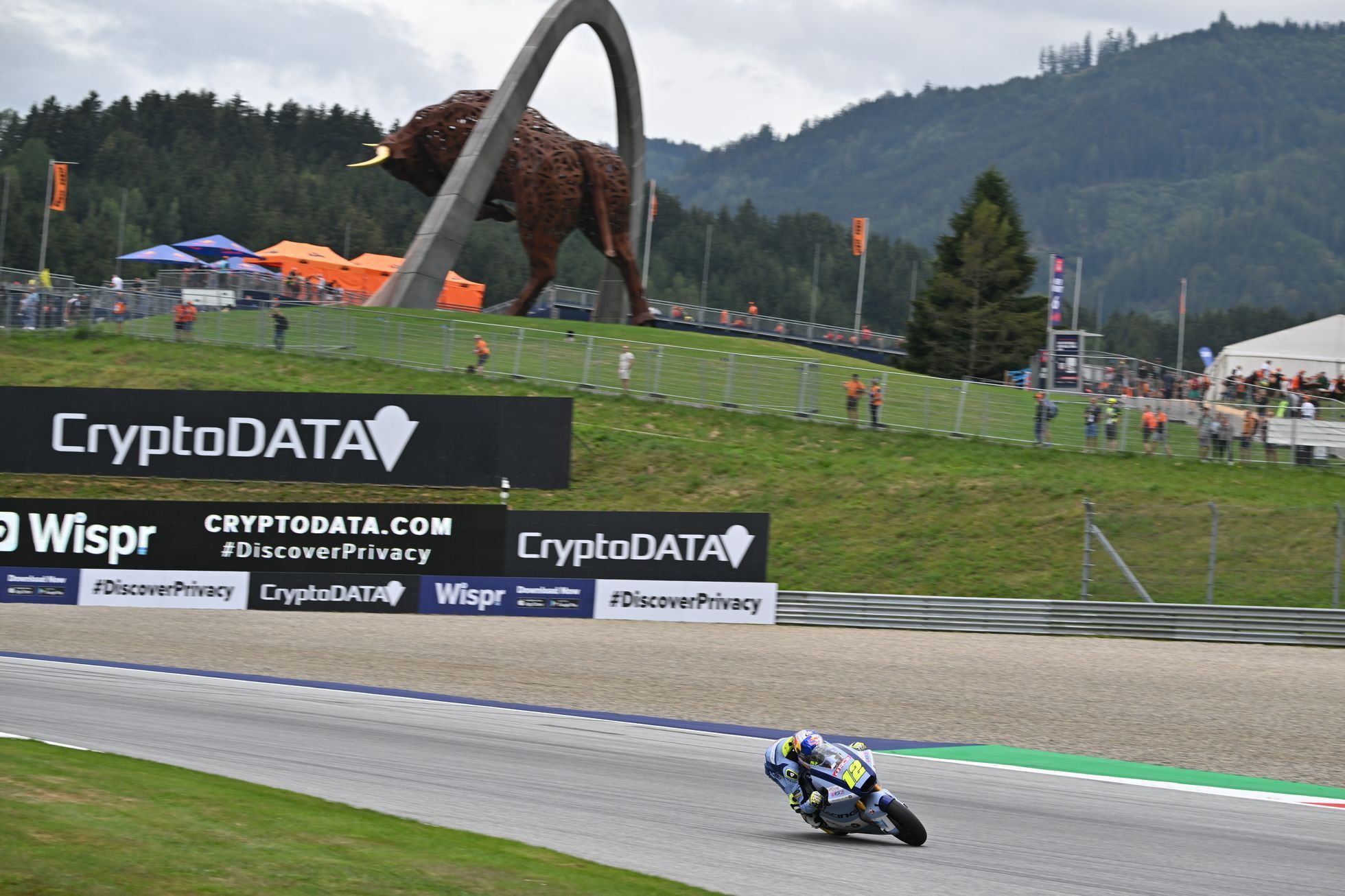 Filip Salač na motocyklu Moto2 týmu Gresini Racing při VC Rakouska 2022
