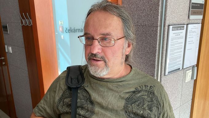 Jan Dvorník se 42 roků po zákroku totalitních policejních mlátiček a následném odsouzení dočkal rehabilitace. Byl jedním z těch, kdo se 11. června 1983 vydali na rockový festival do Žabčic.