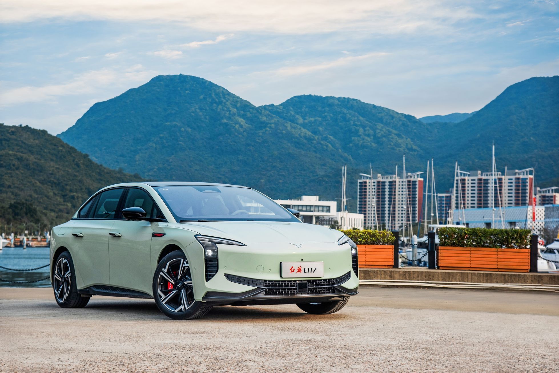 Hongqi EH7