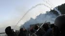 Coal miners fire a rocket as they clash with Spanish national riot police in the surroundings of the "El Soton" coal mine in El Entrego, near Oviedo, northern Spain June 15, 2012. The miners were protesting against the government's proposal to decrease funding for coal production. REUTERS/Eloy Alonso (SPAIN - Tags: CIVIL UNREST BUSINESS EMPLOYMENT ENERGY) Published: Čer. 15, 2012, 12:04 odp.