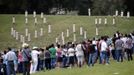 Spectators watch as actors take part in the torch lighting ceremony of the London 2012 Olympic Games at the site of ancient Olympia in Greece May 10, 2012. REUTERS/Kevin Coombs (GREECE - Tags: SPORT OLYMPICS) Published: Kvě. 10, 2012, 11:12 dop.