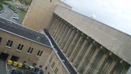 Budovu, svého času největší na světe, postavil roku 1934 architekt Ernst Sagebiel.