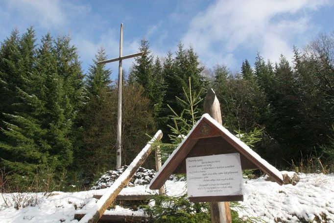 Z Eliáše nezbylo nic. Skauti zde postavili kříž. Na táboře Eliáš bylo ubytováno ve čtyřech dřevěných barácích 647 vězňů, z nichž 588 pracovalo v dolech. Tábor Eliáš II. byl otevřen 8. prosince 1950. Tohoto dne tu bylo umístěno 328 vězňů, koncem prosince již 618.