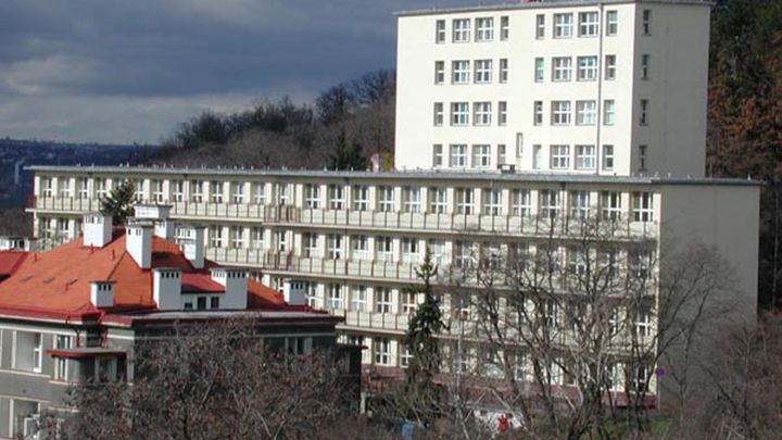 Kvůli záměně pacientek propustila Bulovka jednu zaměstnankyni