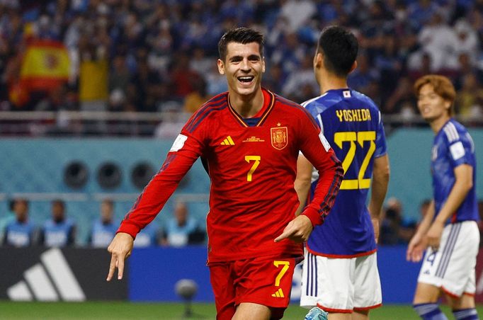 Alvaro Morata slaví gól Španělska v utkání s Japonskem