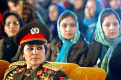Policistům poprvé velí Afghánka, bude hlídat i vládu