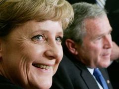 Německá kancléřka Merkelová je na návštěvě USA. Podporuje návrh rezoluce vúči Íránu.
