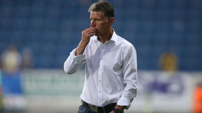 Jaroslav Šilhavý začal svoji trenérskou štaci ve Slavii ztrátou vítězství v Teplicích v posledních minutách ligového zápasu.