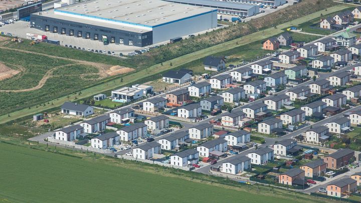 Foto: Letecké snímky odhalují kruté ubývání půdy. "Jako rakovina," tvrdí urbanistka