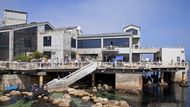 Loni porota ocenila akvárium Monterey Bay Aquarium v Santa Monice. Inovativní řešení amerického architektonického studia EHDD označila jako příklad hodný následování. "I po po 25 letech navzdory blízkosti mořské vody, která je jednou z nejvíc korozivních látek, zůstal technický stav budovy nezměněn," uvedli porotci.