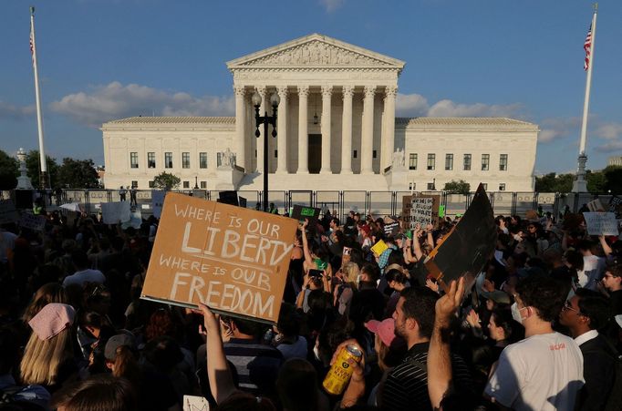 Demonstrace proti zákazu potratů v USA