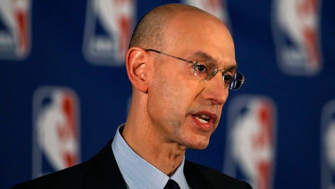 Komisionář Adam Silver projevil proti majiteli klubu  Los Angeles Clippers velkou rozhodnost.