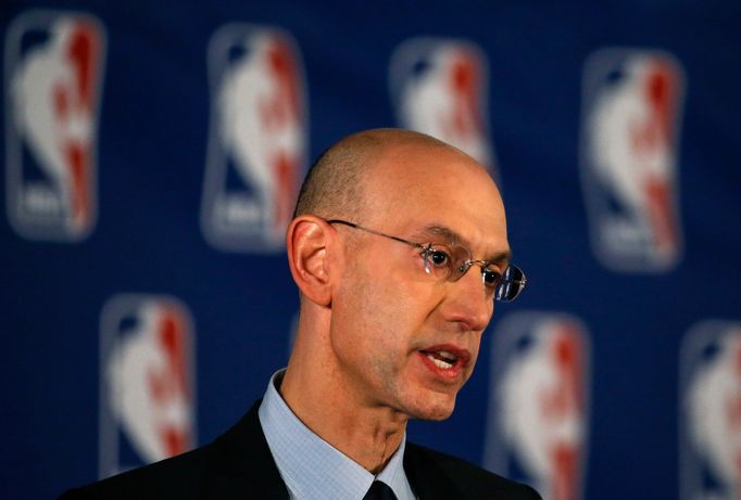 Komisionář NBA Adam Silver