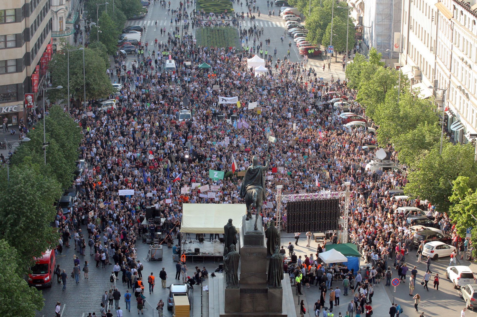 Druhá demonstrace na Václaváku proti Babišovi a Zemanovi
