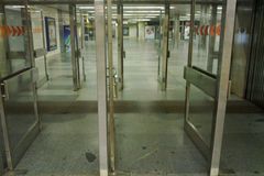 V Praze řádil déšť. Hořela tramvaj, voda byla i v metru