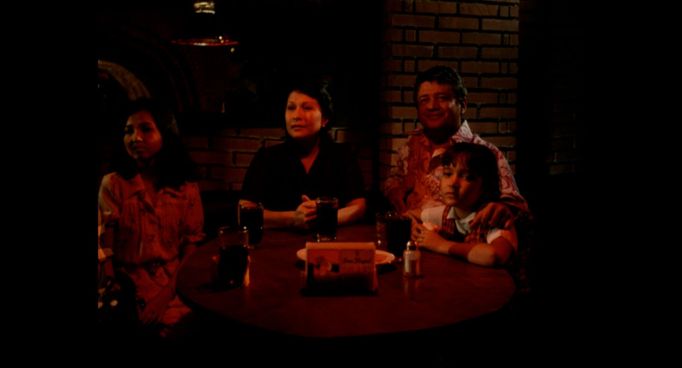 Snímek z Manily v noci od Ishmaela Bernala z roku 1980.