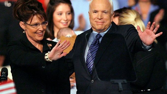 Národ je překvapen: McCain právě představil svou viceprezidentku