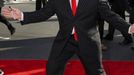 New Zealand actor Mark Hadlow, who plays Dori the dwarf, poses on the red carpet at the world premiere of 'The Hobbit - An Unexpected Journey' in Wellington November 28, 2012. REUTERS/Mark Coote (NEW ZEALAND - Tags: ENTERTAINMENT) Published: Lis. 28, 2012, 9:19 dop.