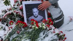 Fotografie Maxima Fomina alias Vladlena Tatarského před kavárnou v Petrohradě, kde zahynul.