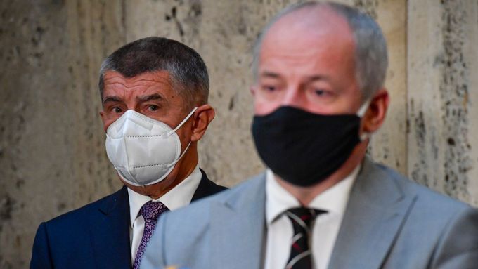 Živě: Vyjádření premiéra A. Babiše a ministra zdravotnictví R. Prymuly k situaci kolem koronaviru
