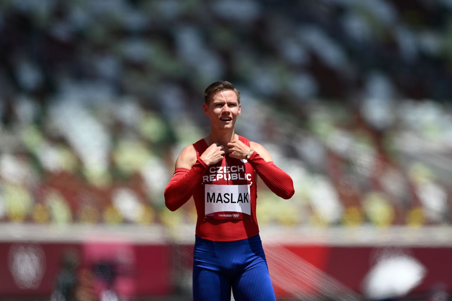 Běžec Pavel Maslák v rozběhu na 400 m na OH 2020