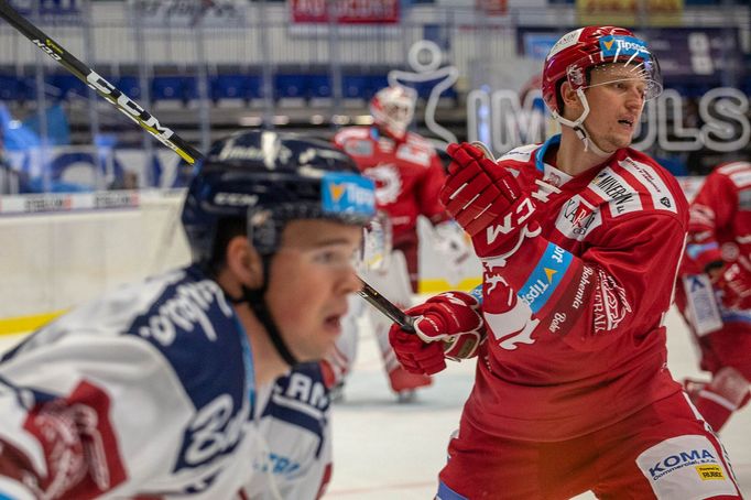 33. kolo hokejové Tipsport extraligy, Vítkovice - Třinec: Třinecký obránce Guntis Galvinš.