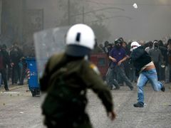 Cohn-Bendit considers recent riots in Greece as a revolt of the local youngsters against the establishment
