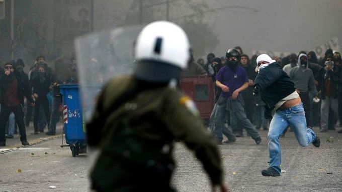 Řecká policie je už od začátku prosince objektem hněvu veřejnosti i terčem občasných útoků