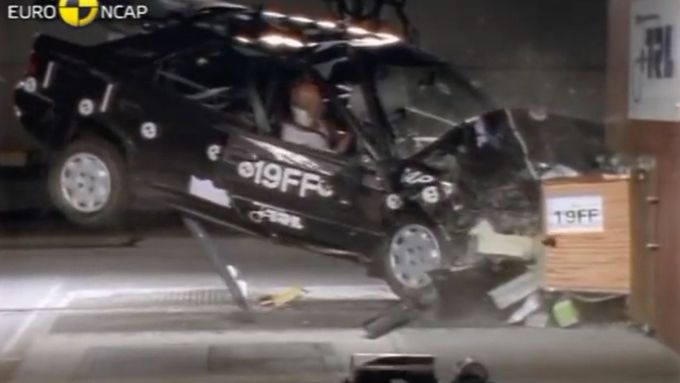Crash test Citroënu Xantia z roku 1997