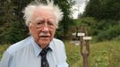 Václav Chadim ve Svidovské dolině. Nedaleký úkryt zavražděných příbuzných navštívil již krátce po válce.