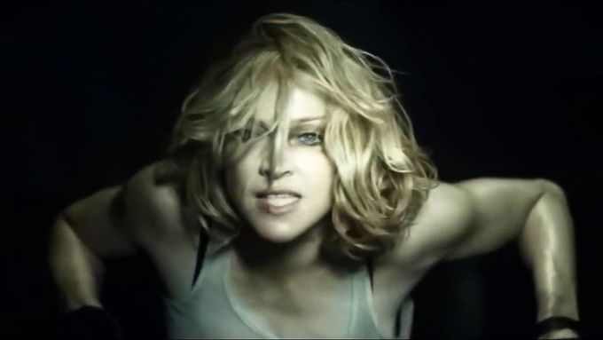 V novém tisíciletí Madonna natočila titulní píseň k bondovce Die Another Day.