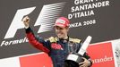 Itálie - Sebastian Vettel z Toro Rosso se raduje z premiérového triumfu v kariéře, jehož dosáhl v Monze