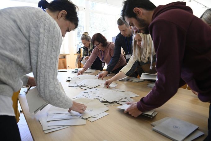 Sčítání hlasů v prezidentské volbě.
